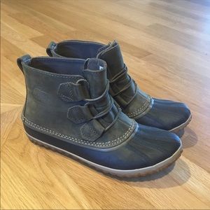 Olive green Sorel out in about boots